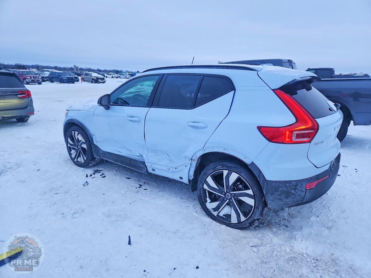 2025 VOLVO XC40 — фото 2