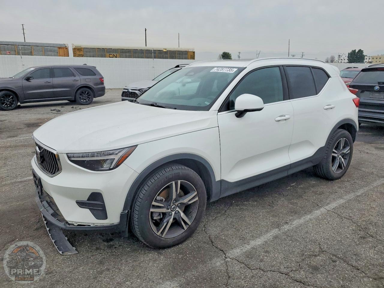2025 VOLVO XC40 — фото 1