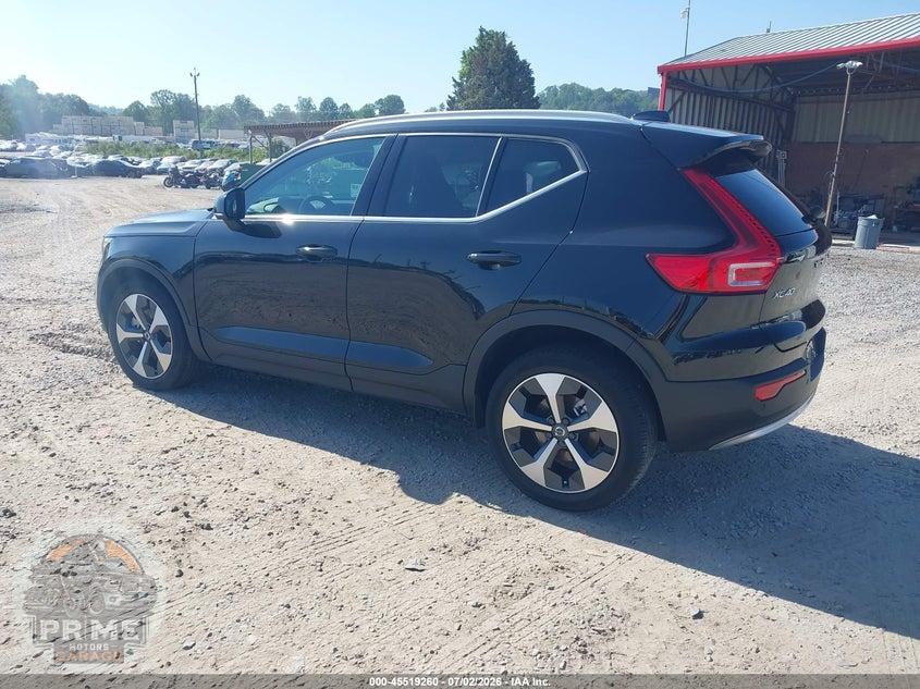 2025 VOLVO XC40 B5 CORE BRIGHT THEME — фото 3
