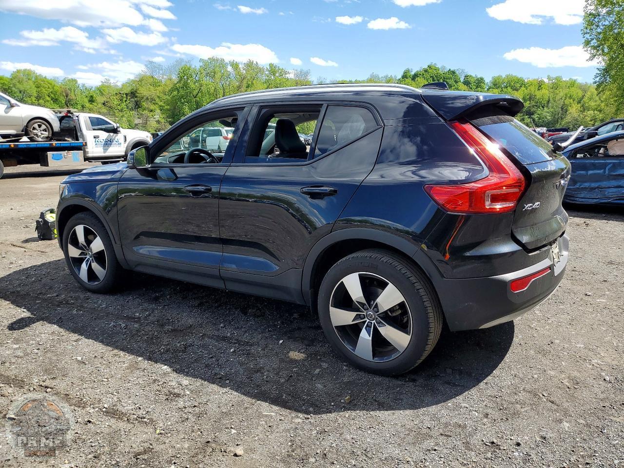 2022 VOLVO XC40 — фото 4