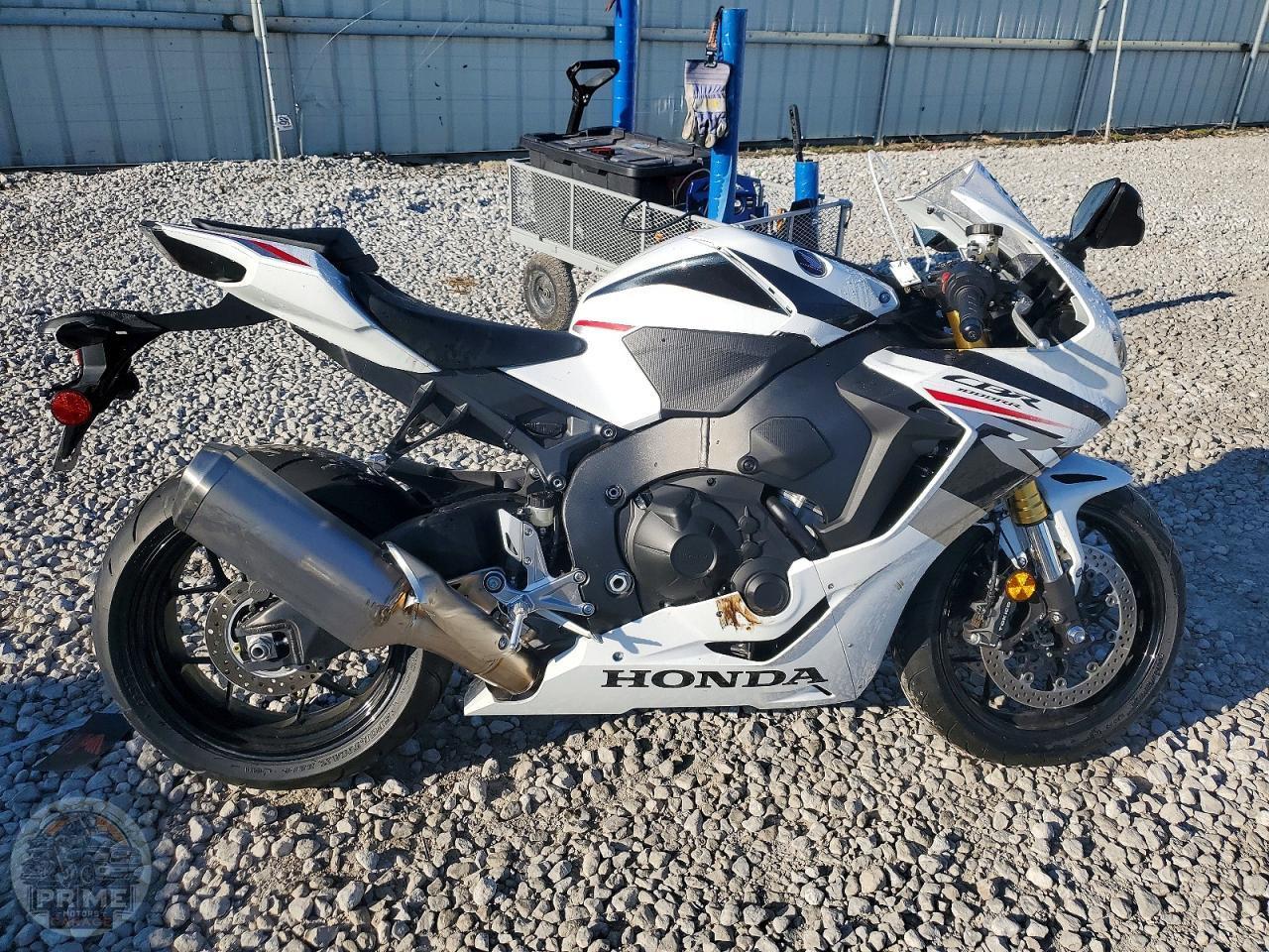 2026 HONDA CBR1000 — фото 1