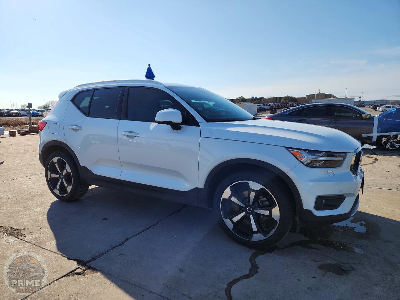 2022 VOLVO XC40 — фото 4