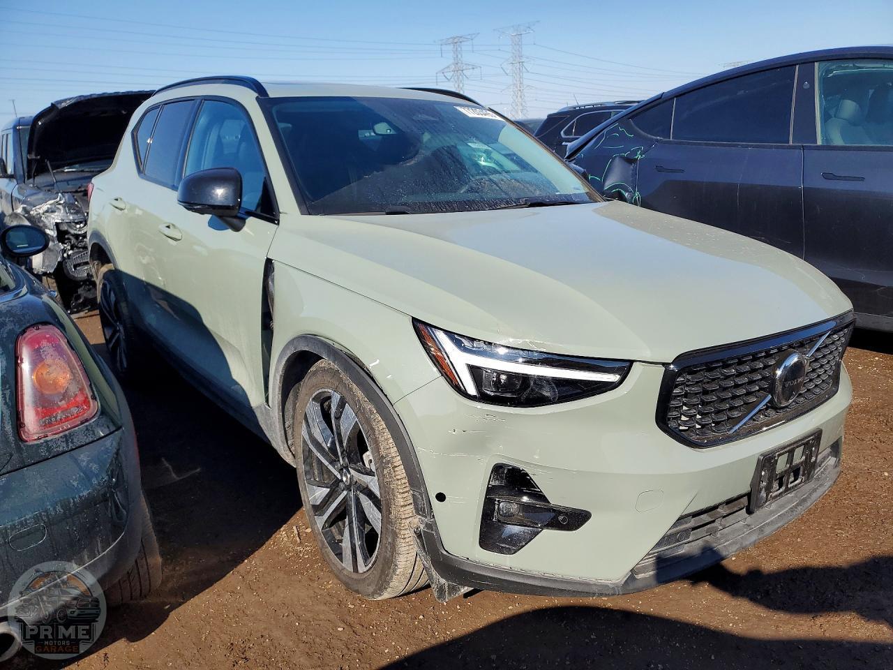 2025 VOLVO XC40 — фото 4