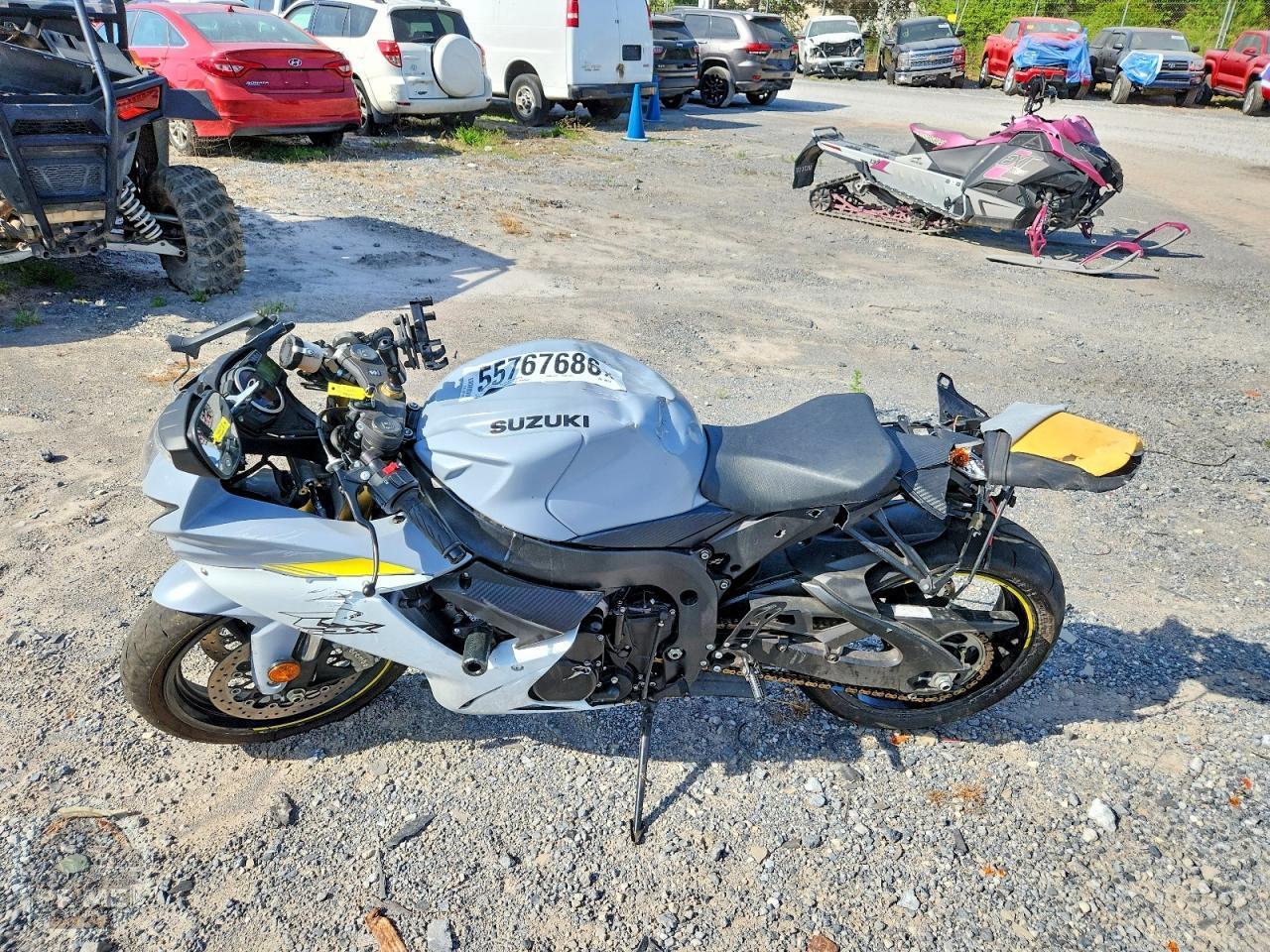 2022 SUZUKI GSX R750 — фото 3