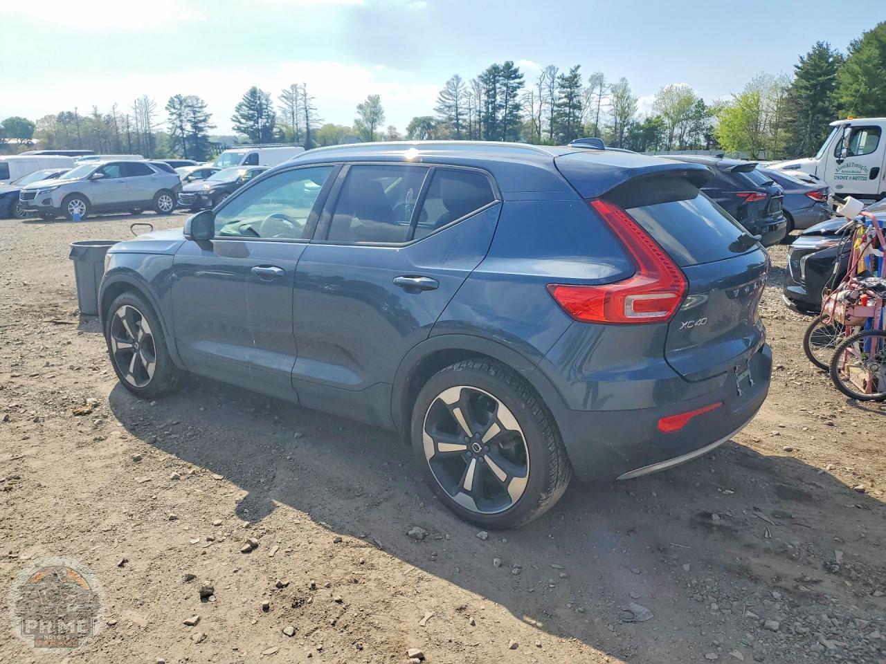 2022 VOLVO XC40 — фото 2