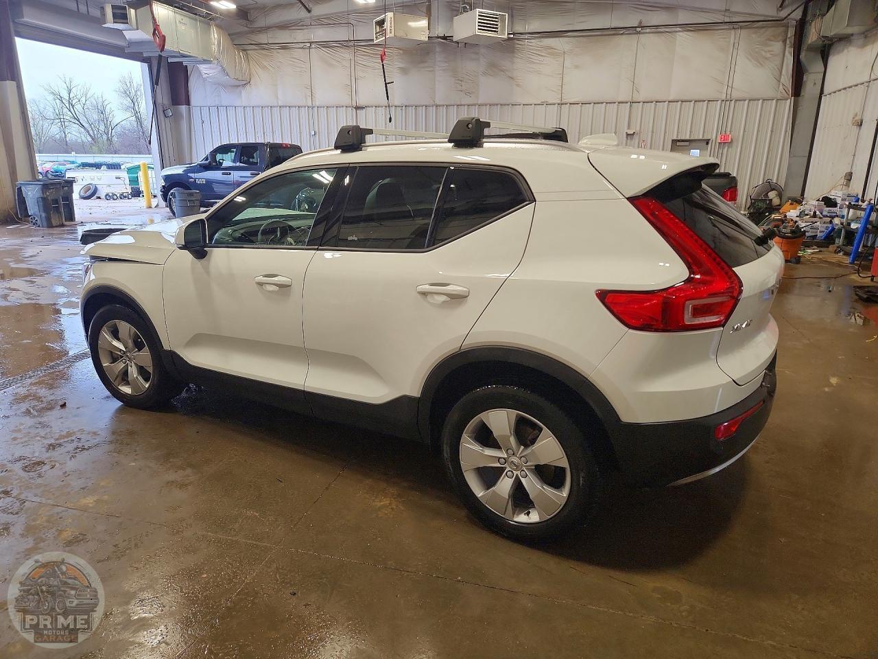 2020 VOLVO XC40 — фото 3