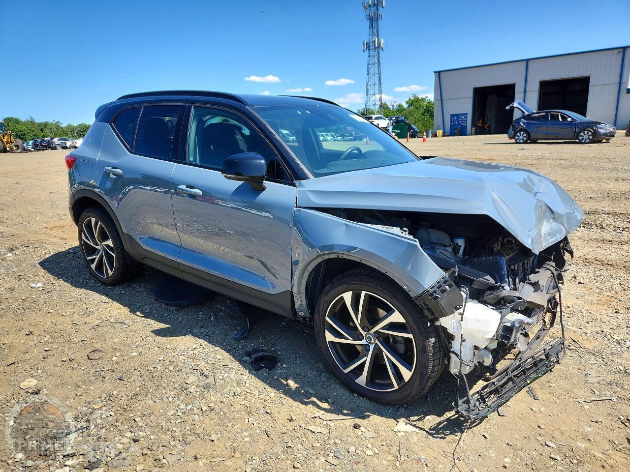 2021 VOLVO XC40 — фото 2