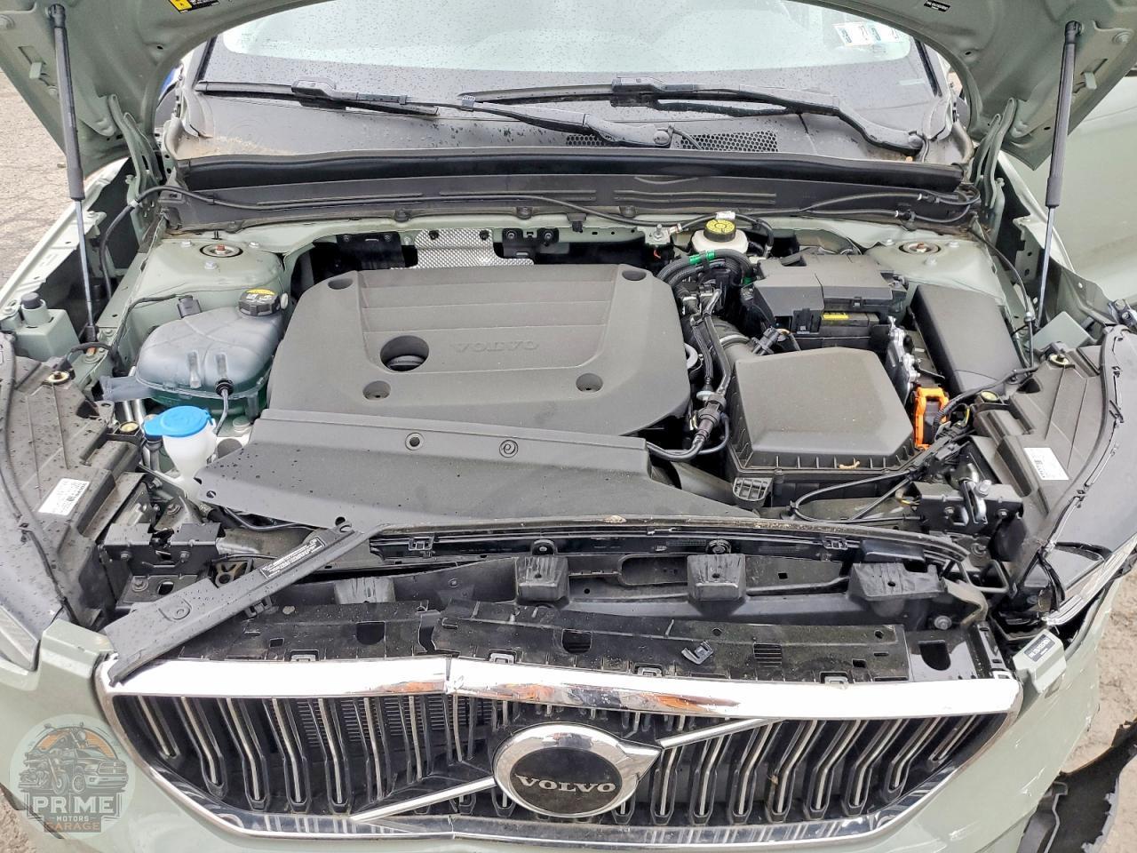 2025 VOLVO XC40 — фото 12