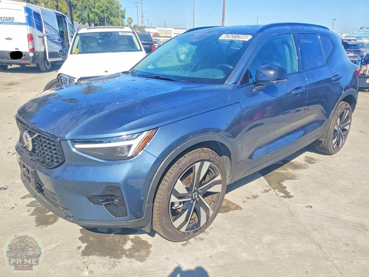 2026 VOLVO XC40 — фото 1