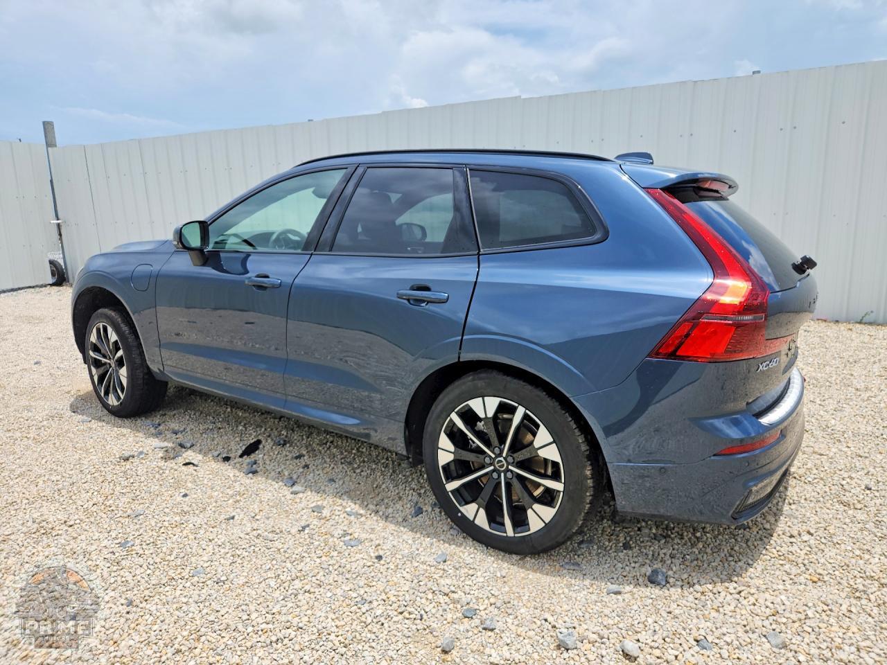 2026 VOLVO XC60 — фото 3