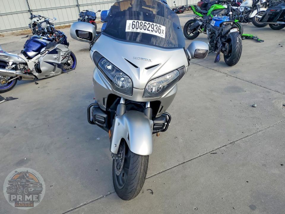 2016 HONDA GL1800 — фото 2