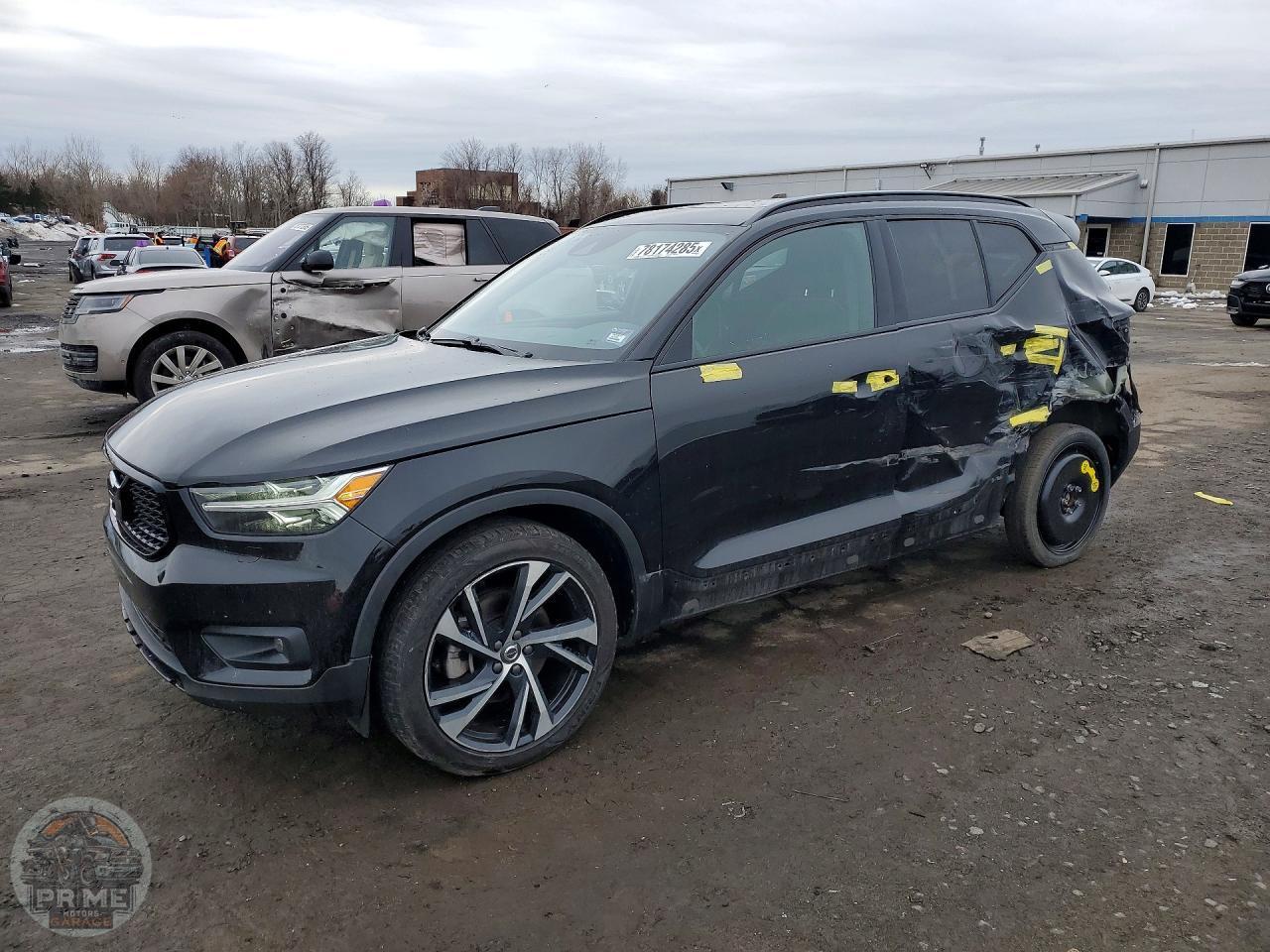 2021 VOLVO XC40 — фото 1