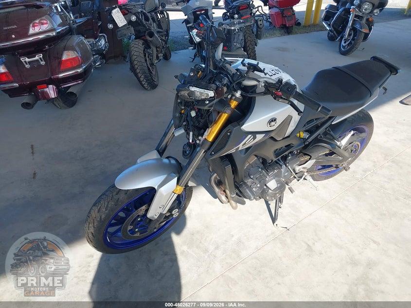 2015 YAMAHA FZ09 — фото 2