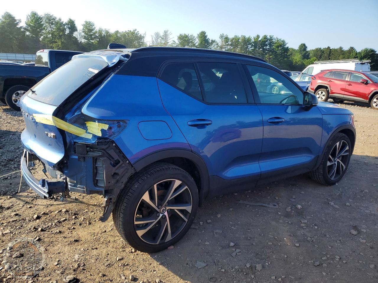2020 VOLVO XC40 — фото 3