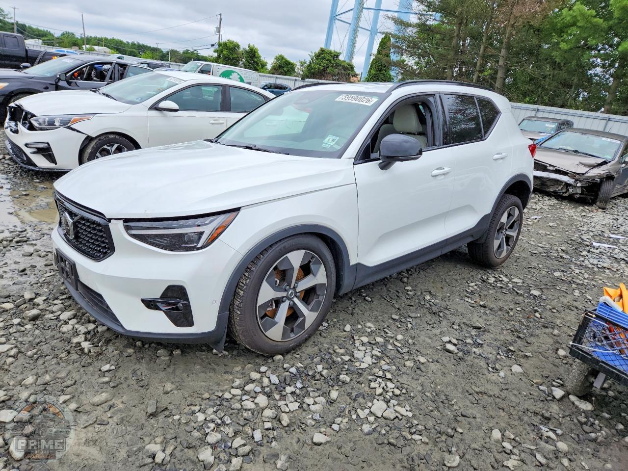 2025 VOLVO XC40 — фото 1