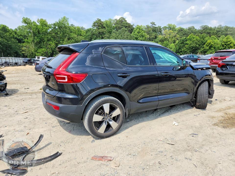 2022 VOLVO XC40 — фото 3