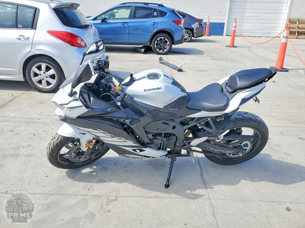 2025 KAWASAKI ZX400 — фото 3