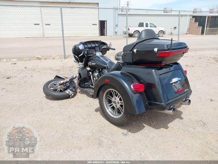 2022 HARLEY-DAVIDSON FLHTCUTG (TRI GLIDE ULTRA CLASSIC) — фото 3