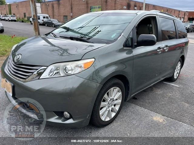 2013 TOYOTA SIENNA XLE 7 PASSENGER — фото 2