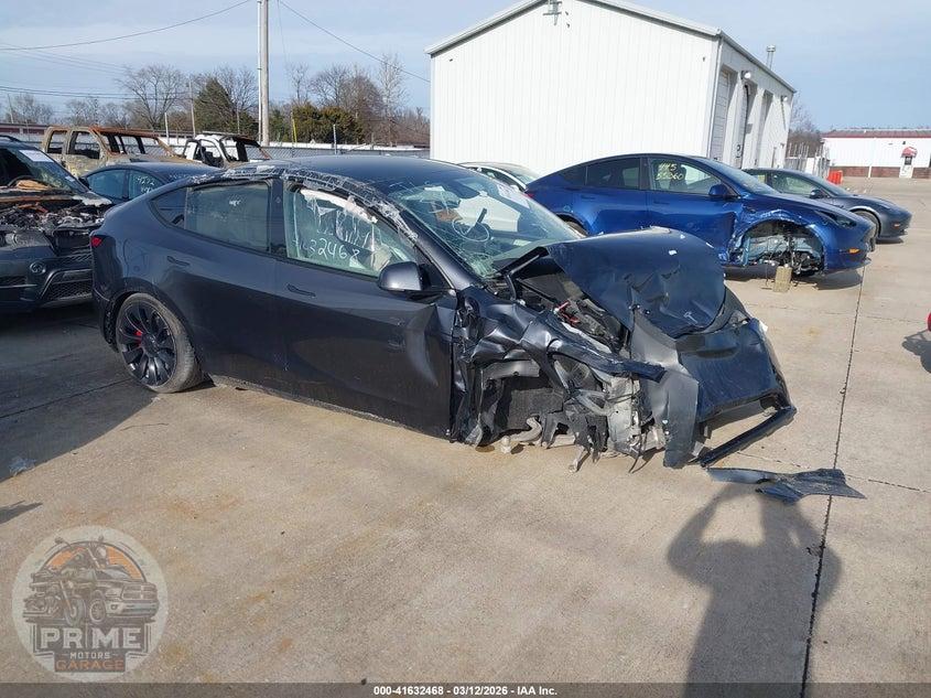 2024 TESLA MODEL Y PERFORMANCE DUAL MOTOR ALL-WHEEL DRIVE — фото 1
