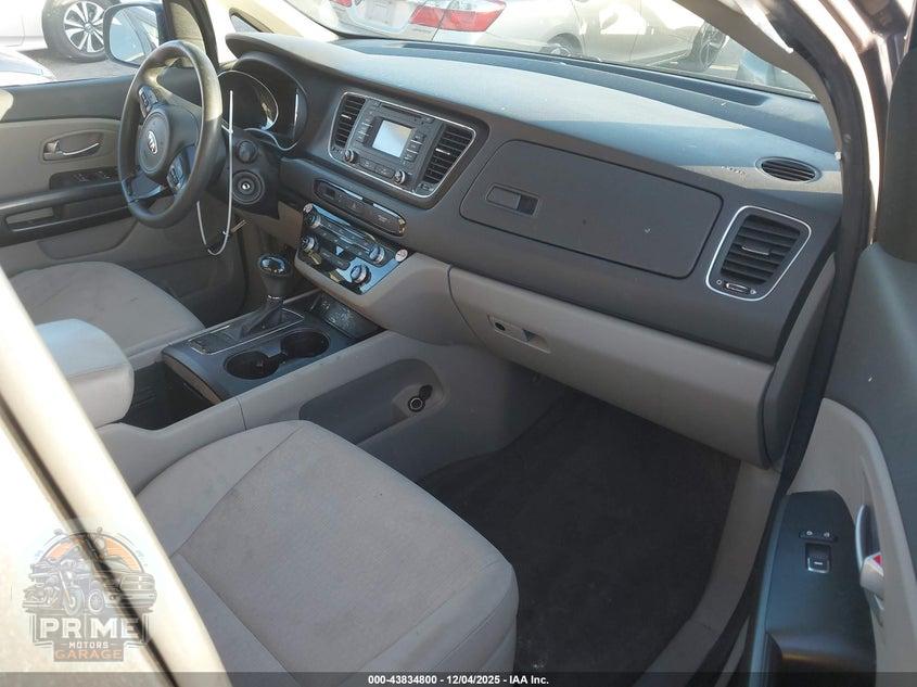 2017 KIA SEDONA LX — фото 5