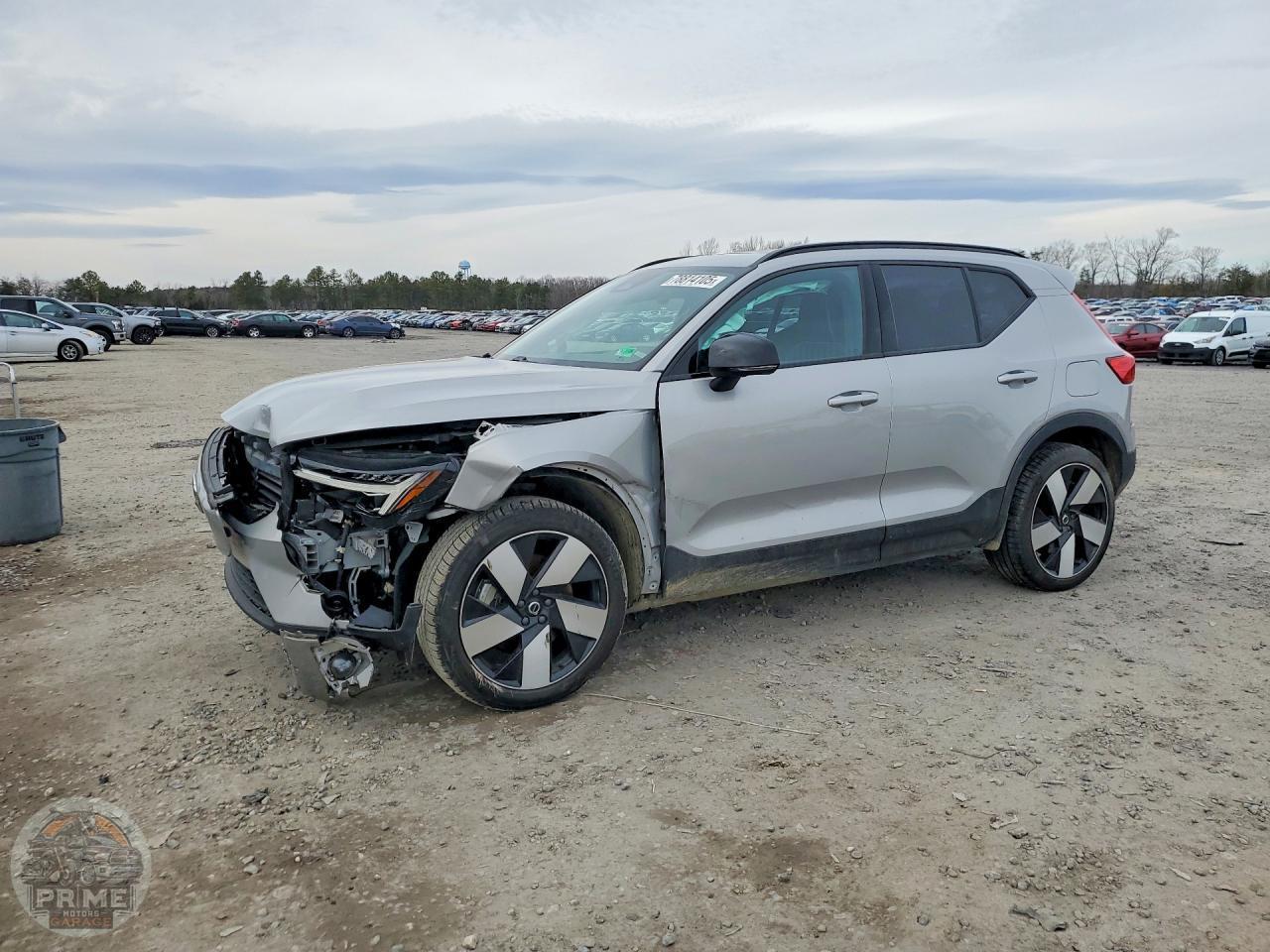 2023 VOLVO XC40 — фото 1