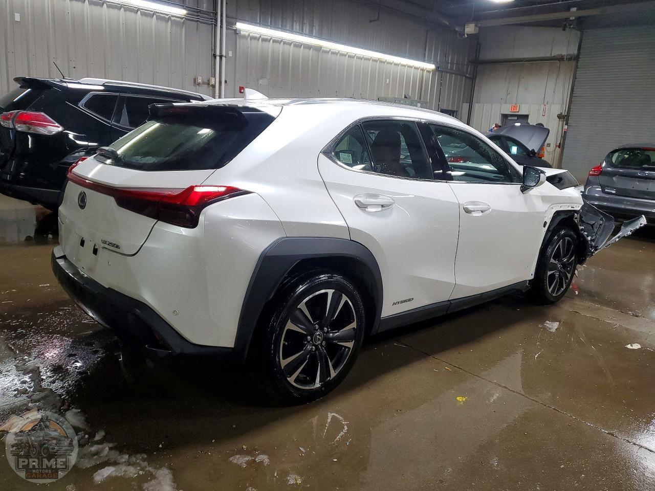 2021 LEXUS UX — фото 3