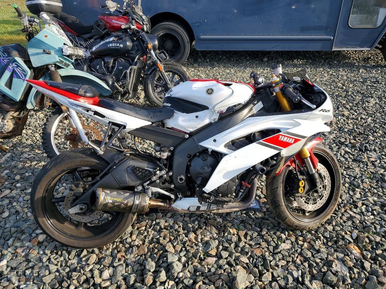 2012 YAMAHA YZFR6 — фото 1