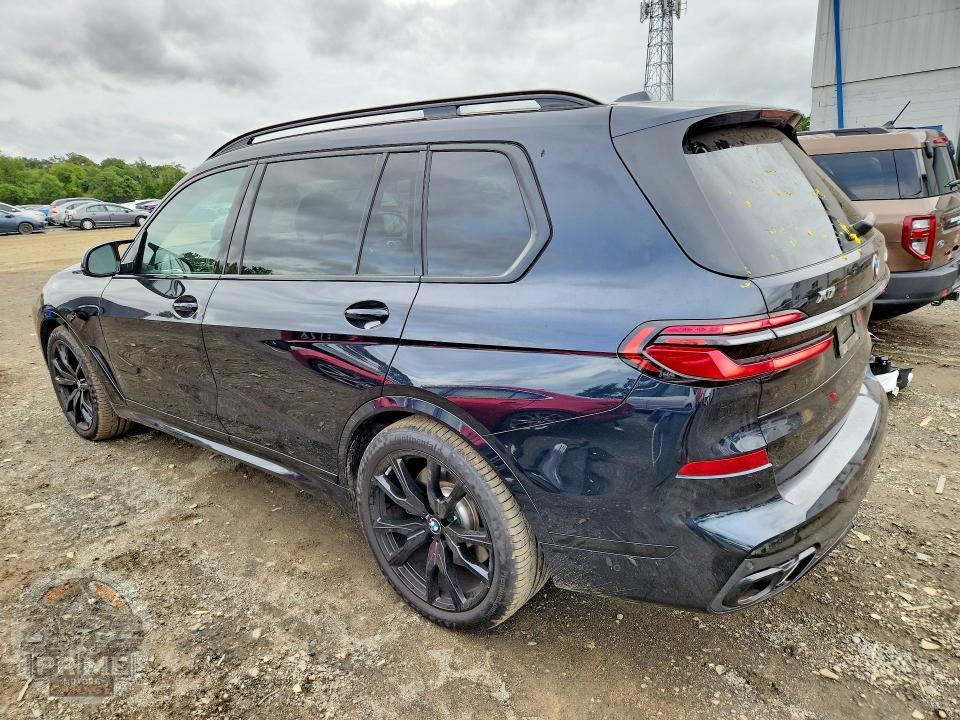 2025 BMW X7 — фото 2