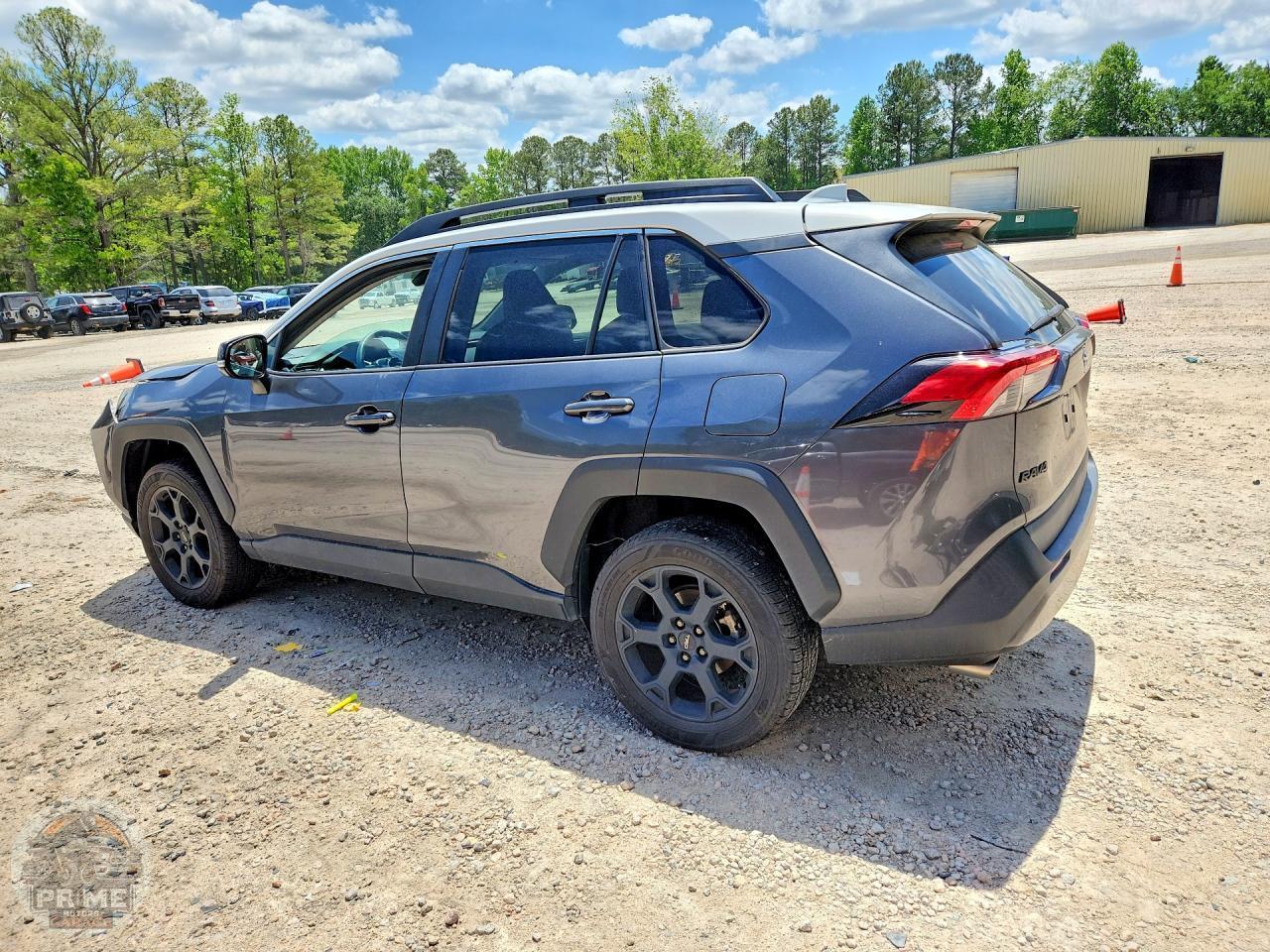 2020 TOYOTA RAV4 — фото 2