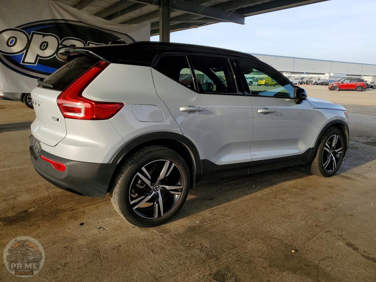 2021 VOLVO XC40 — фото 3