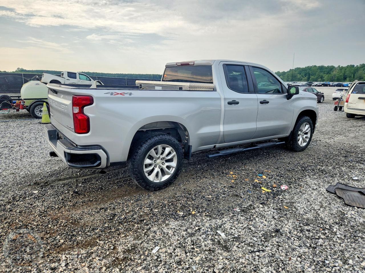 2021 CHEVROLET SILVERADO — фото 3