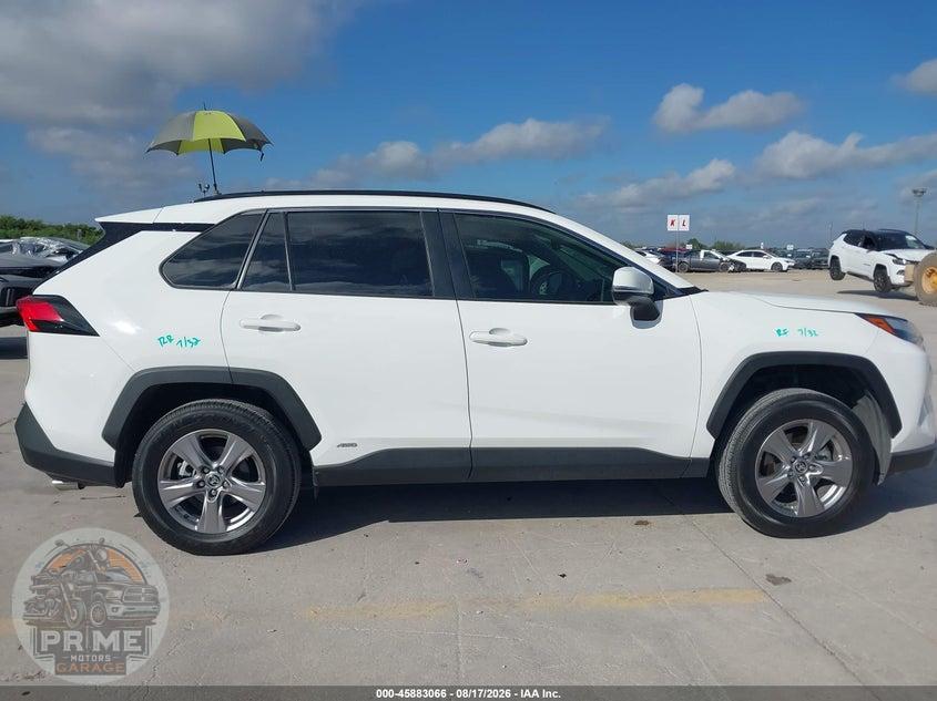 2025 TOYOTA RAV4 HYBRID XLE — фото 13