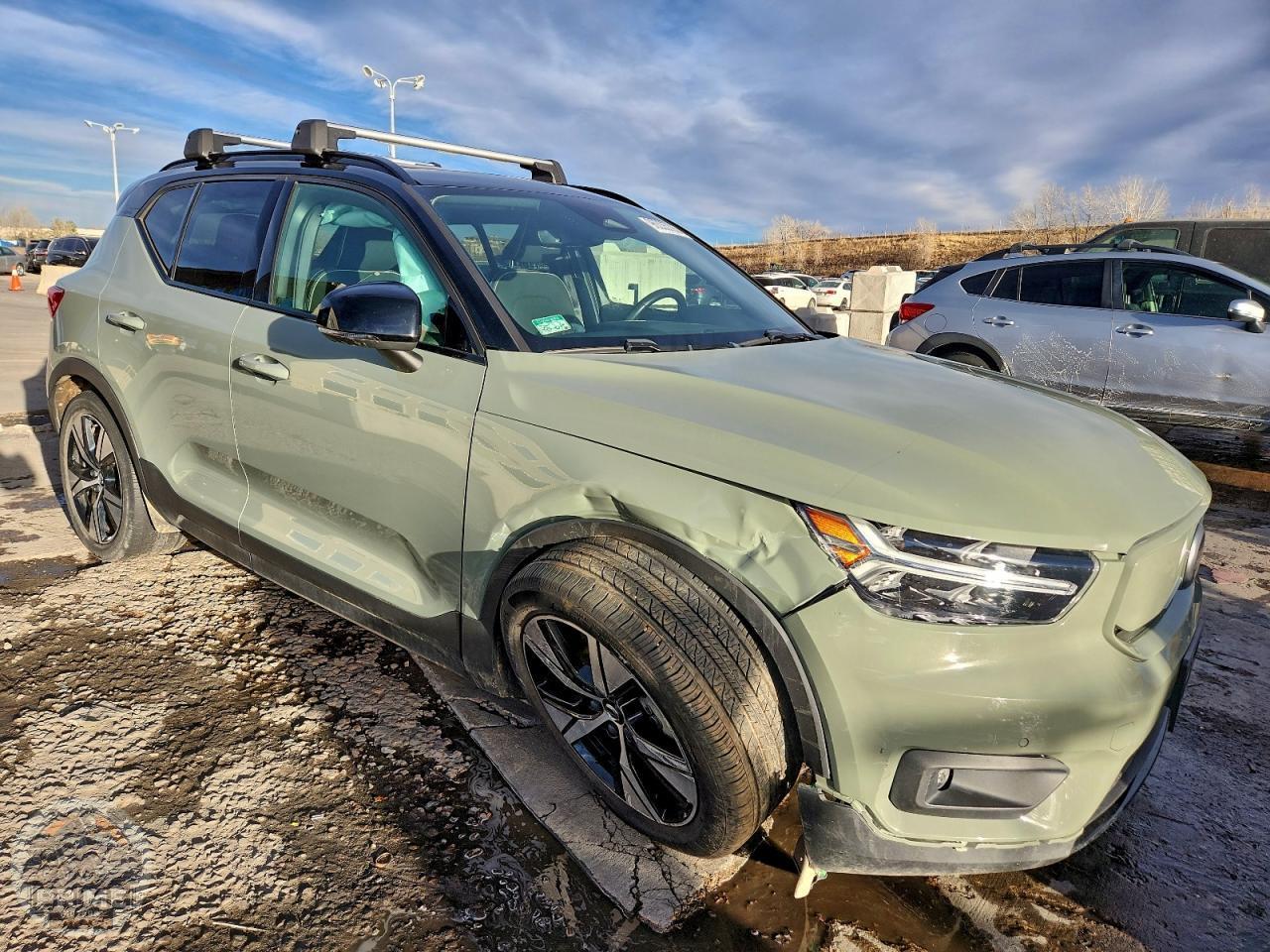2021 VOLVO XC40 — фото 4