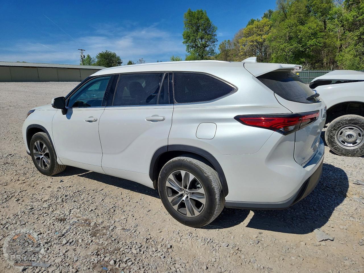 2022 TOYOTA HIGHLANDER — фото 2