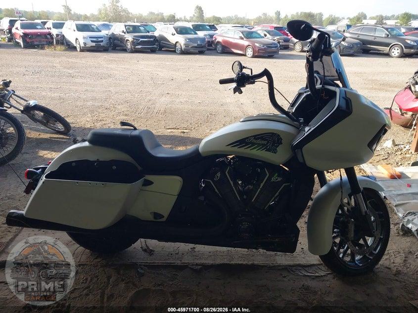 2021 INDIAN MOTORCYCLE CO. CHALLENGER DARK HORSE — фото 12