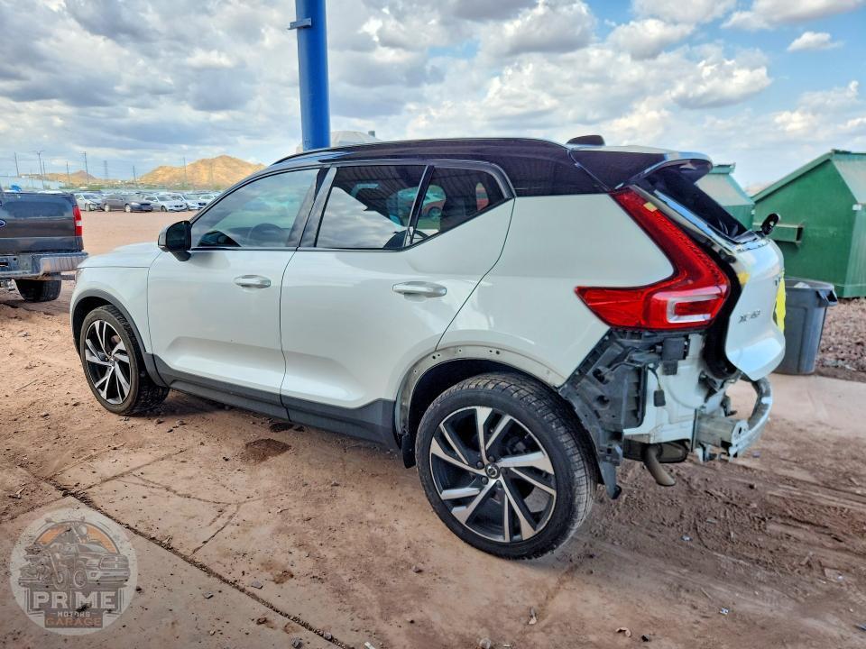 2021 VOLVO XC40 — фото 2