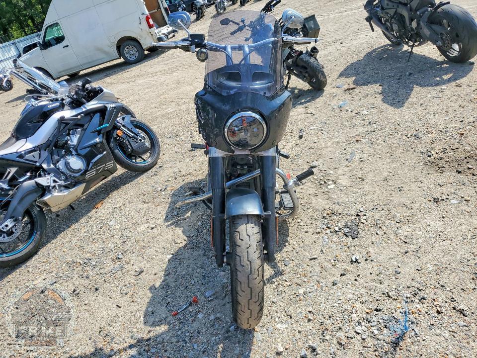 2019 HARLEY-DAVIDSON FLSL (SOFTAIL SLIM) — фото 2