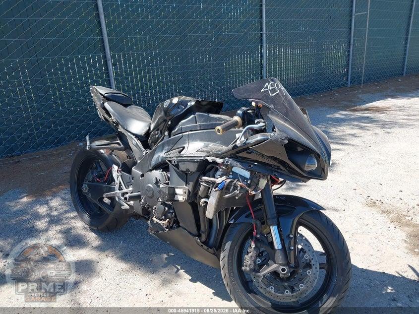 2011 YAMAHA YZFR1 — фото 1