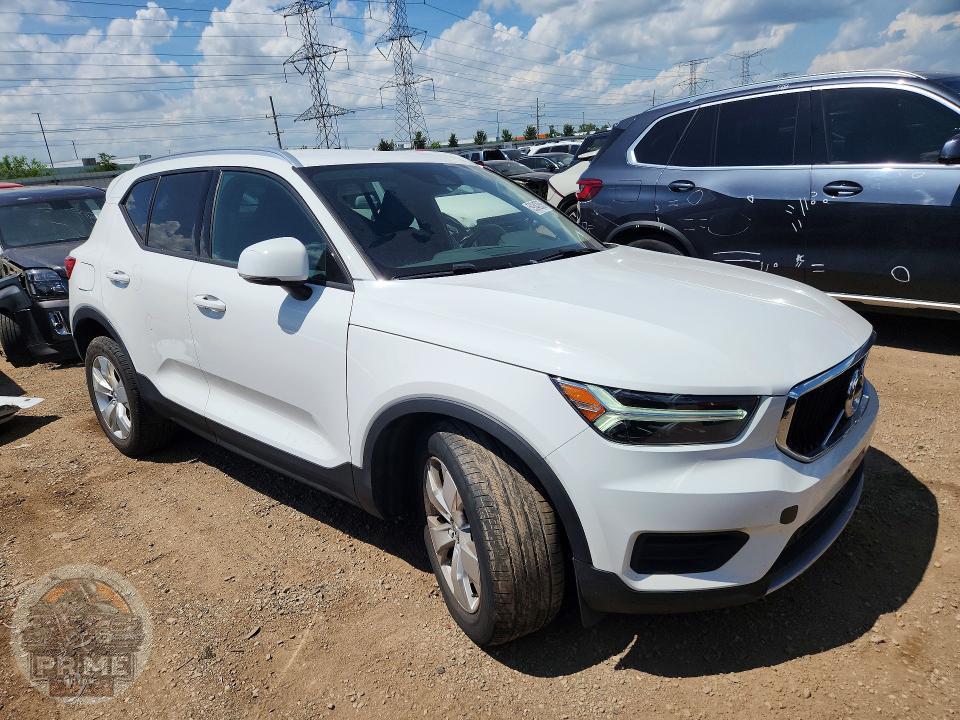 2020 VOLVO XC40 — фото 4