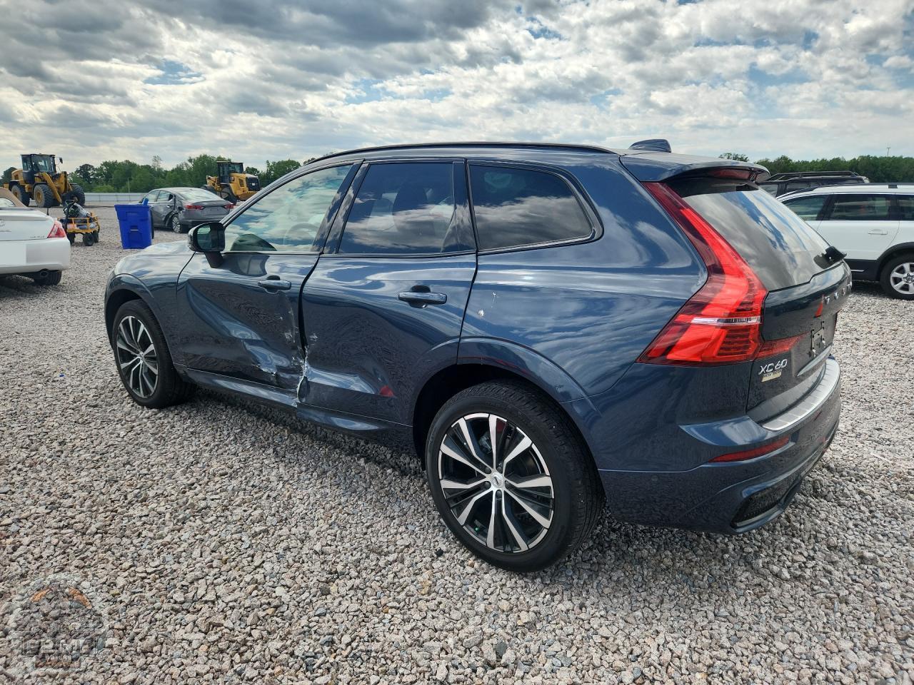 2025 VOLVO XC60 — фото 2