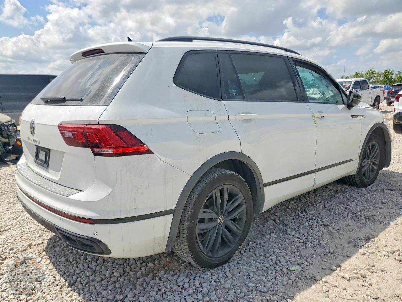 2022 VOLKSWAGEN TIGUAN — фото 3