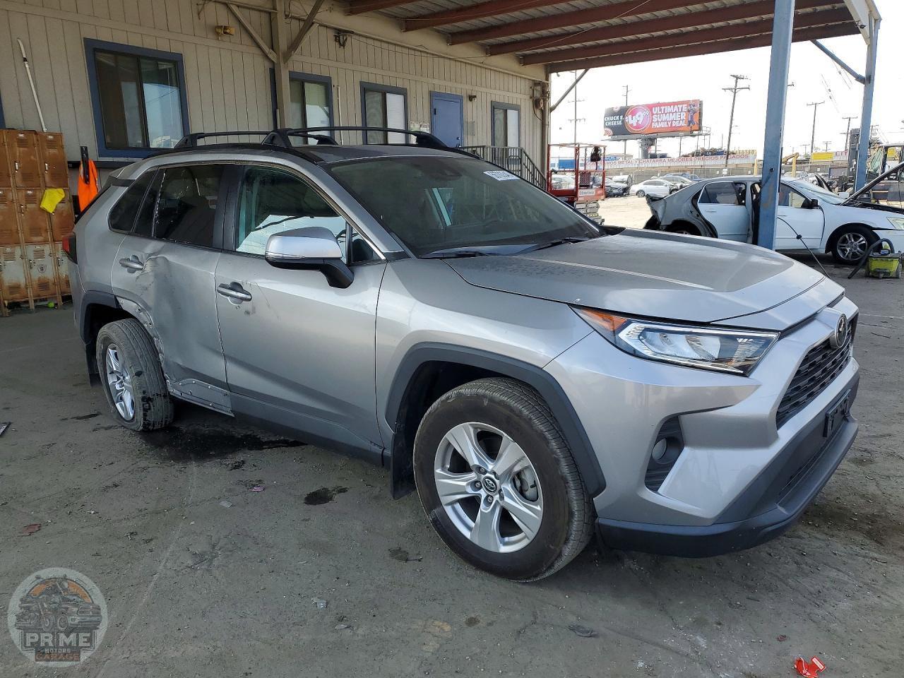 2020 TOYOTA RAV4 — фото 4