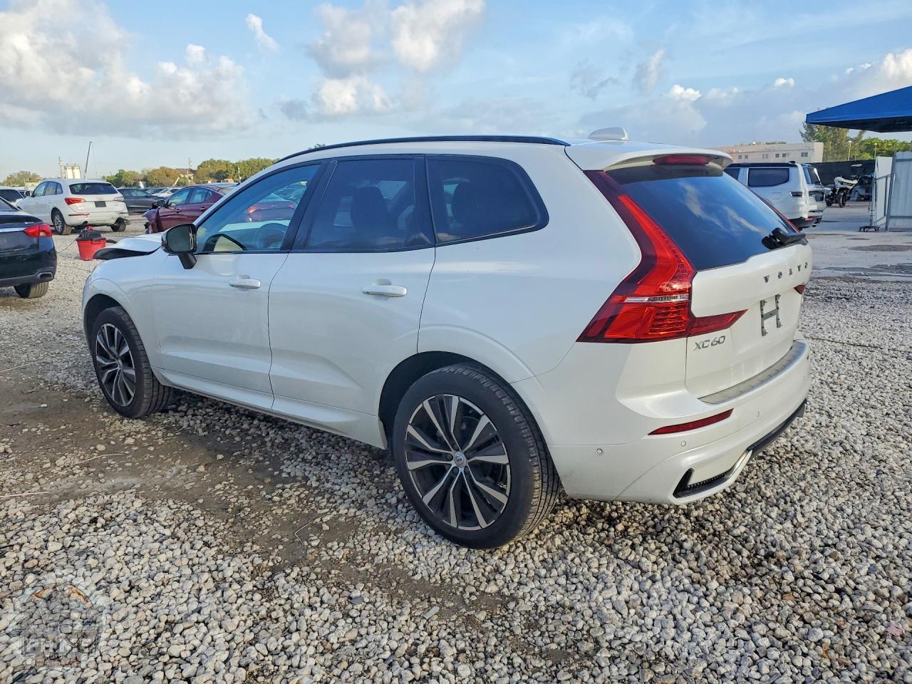 2025 VOLVO XC60 — фото 2