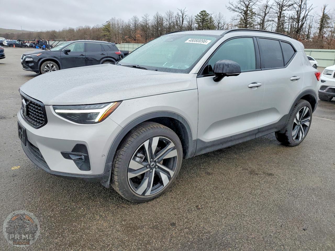 2025 VOLVO XC40 — фото 1