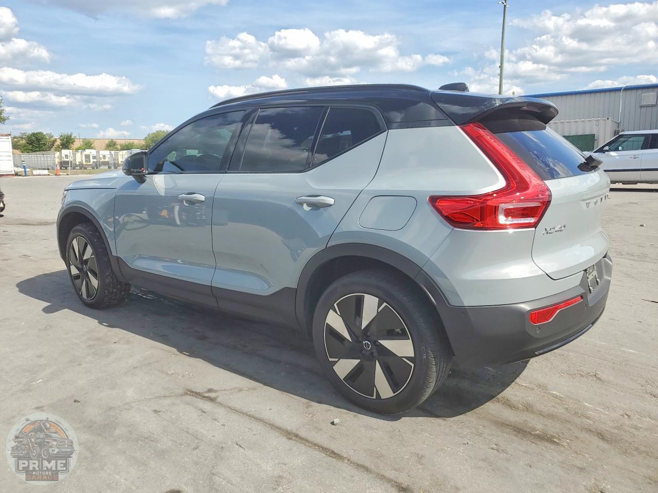 2024 VOLVO XC40 — фото 3