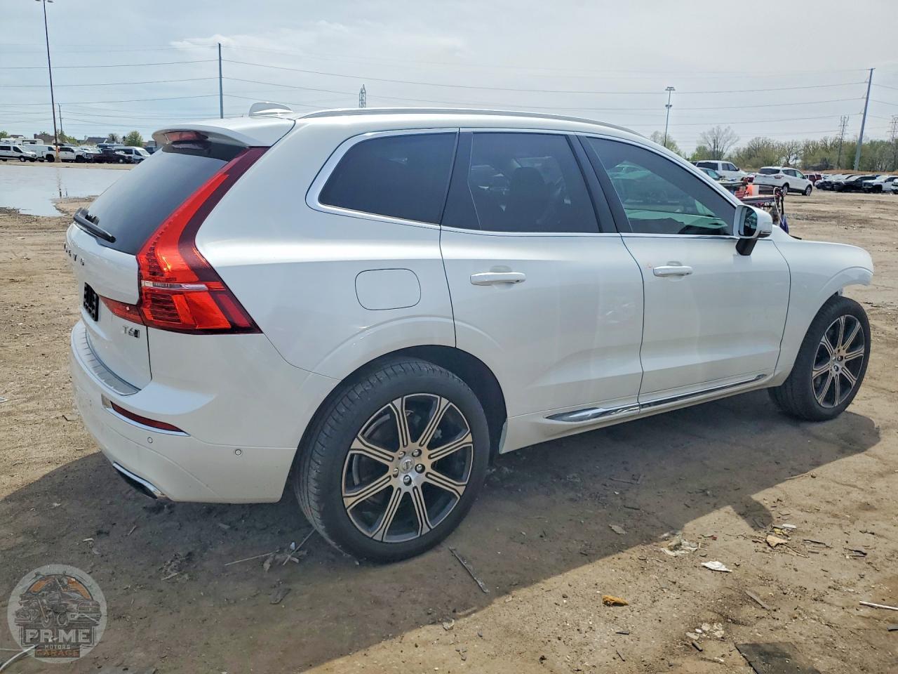 2021 VOLVO XC60 — фото 3