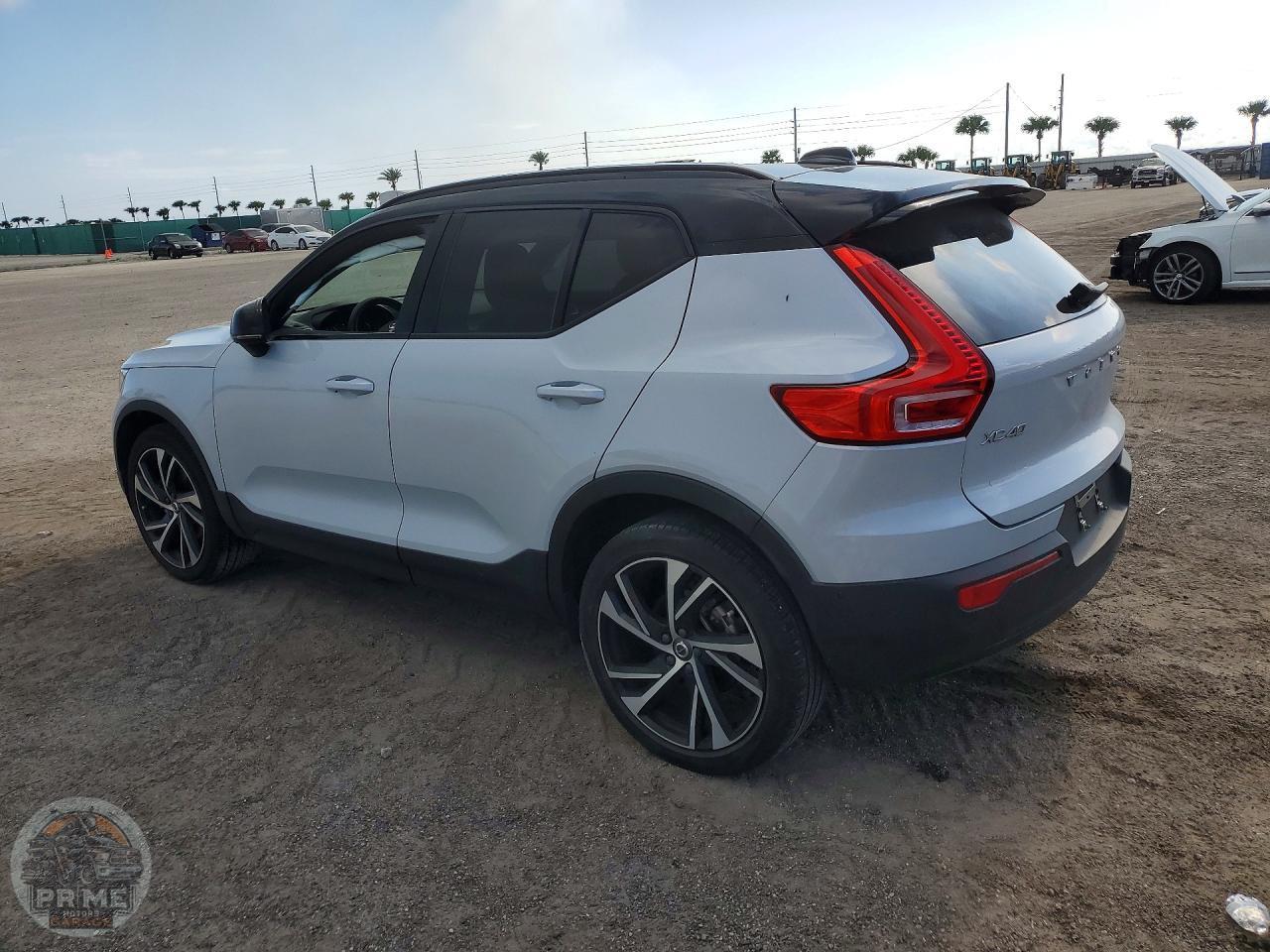 2022 VOLVO XC40 — фото 2