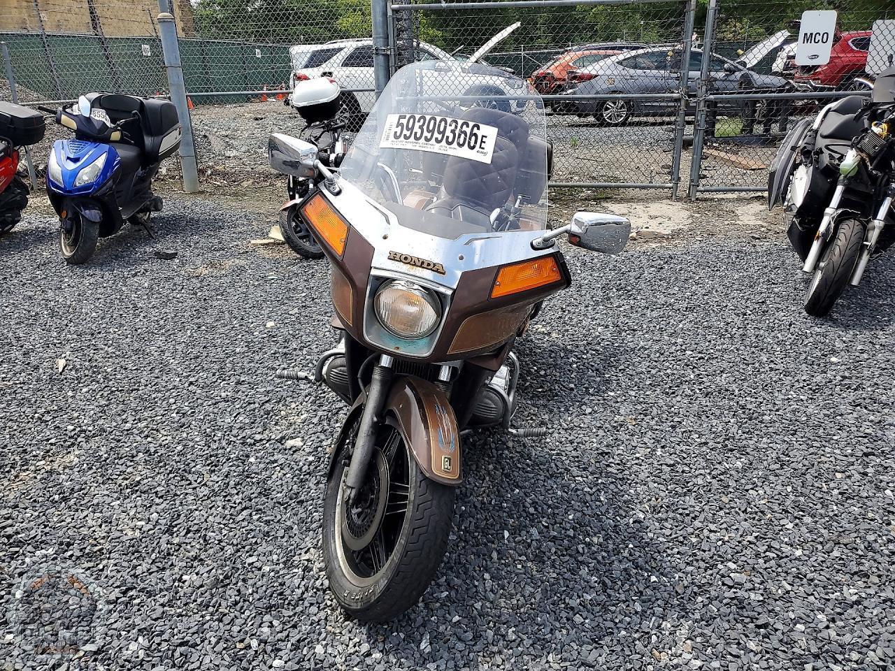1982 HONDA GL1100 — фото 2
