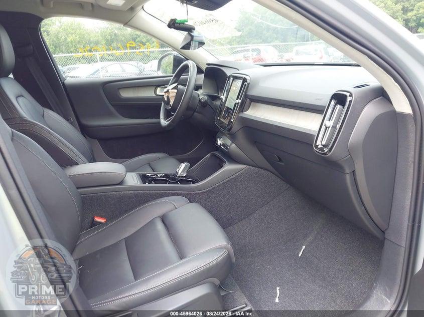 2026 VOLVO XC40 PLUS, B5 AWD GAS (MILD HYBRID), DARK — фото 5